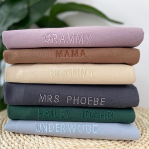 Simple Custom Embroidered Sweatshirt with name | Personalized Bride Last Name | Vintage Oversized Sweatshirt | Gift for Mom MAMA Sweatshirt