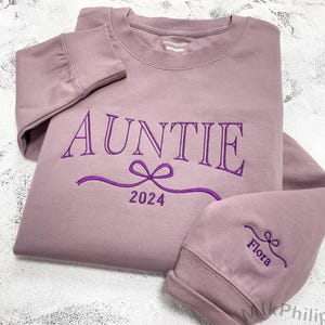 Auntie Embroidered Sweatshirt with Kids Name on Sleeve ,  Cute and Trendy Custom Bow Aunt Sweatshirt, Christmas Gifts for Auntie