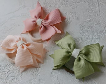 Set of three sweet girl's bow attached to a stretchable hair tie. hair bands, bows, hair tie, girls accessories, ribbons, hair clips