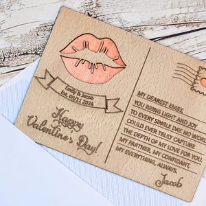 Postal grabada con forma de corazón recortado / Carta de amor de madera para parejas en el día de San Valentín para él, para ella, postal grabada personalizada