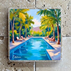 Puede incluir: Obra de arte cuadrada que representa una escena de piscina. La piscina está rodeada de palmeras y tumbonas. El agua es de un azul vibrante y el cielo es azul claro. La obra está firmada "Cathelineau".