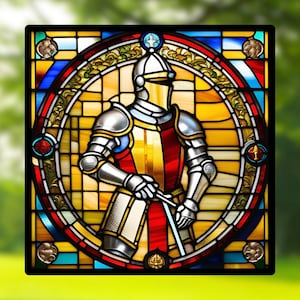 Peut inclure: Une fenêtre en vitrail représentant un chevalier en armure tenant une épée. Le chevalier se tient dans un cadre circulaire avec un fond jaune et des accents rouges, bleus et verts.