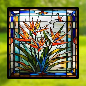 Peut inclure: Un panneau de vitrail représentant une composition colorée de fleurs d'oiseau de paradis dans des tons d'orange, jaune, vert et bleu. Le panneau est encadré de noir et présente un motif géométrique.