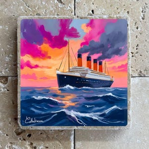 Pietra di travertino 10x10 cm – Piastrella decorativa Transatlantico Titanic al tramonto, retro in sughero