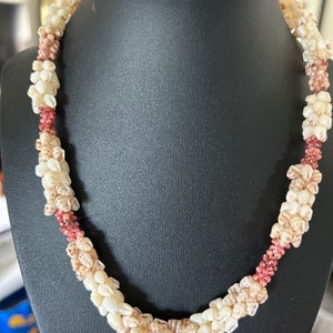 100% echter Niihau-Doppelpikake-Muschelschmuck, 22-Zoll-exquisite seltene Farben, hawaiianisches Erbstück, Ni&#39;ihau-Muschelschmuck, Kahealani, Mami