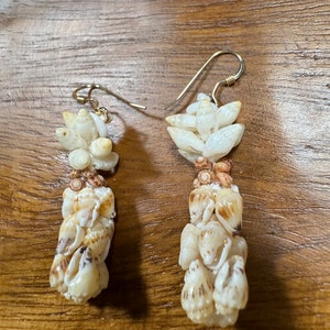100% echter Niihau Muschelschmuck, Ohrringe im Ananasstil mit gestreiftem Kahealani & Laiki-Momi, Puka-Muschel, hawaiianischem Erbstück, Ni&#39;ihau