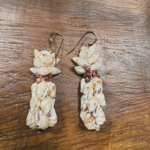 100% Genuine Niihau Shell jewelry, pineapple style earrings with striped kahealani & laiki-momi, puka shell, hawaiian heirloom, Ni&#39;ihau