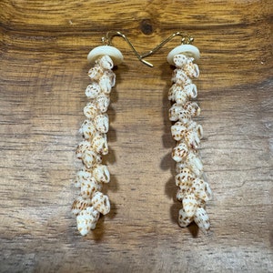 100% Genuine Niihau pikake earrings. Onikiniki Gold filled ear hooks, kahealani shell, puka shell, Ni’ihau shell jewelry, gems 3”