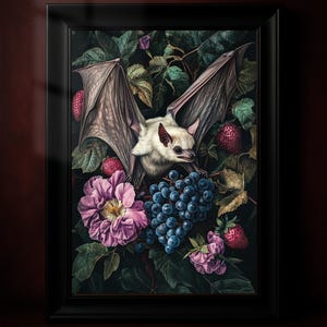 Arte mural de murciélago blanco, póster gótico cottagecore, estampado de animales del bosque y bayas, decoración de murciélago con flores oscuras