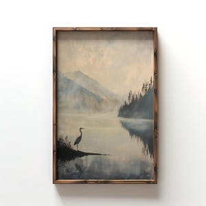Impresión artística de garza azul, impresión artística vintage oscura, decoración rústica de cabaña, pintura de lago apagado, arte de pared de montaña rústica, pintura de pájaro garza
