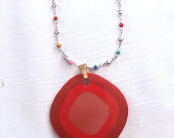 Vintage Necklace, pendant from the 70s geometric in red colors, of Celluloid, and vintage stars chain Mod Style