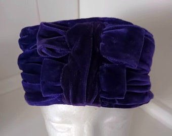 Vintage women hat, Vintage Velvet purple women hat, with laces haute couture from Spain 1940 design