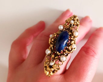 Vintage baroque design from the 60s in carved brass in cobalt blue glass Adjustable ring Statement antique ring