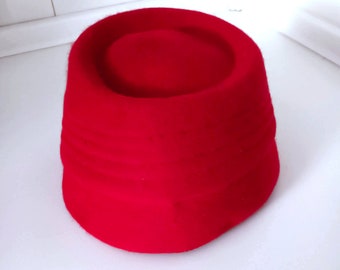 Vintage Cloche women's hat, fedora Wool Red Hat haute couture from Spain design