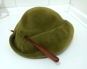 Vintage half hat, Vintage tilt Green hat with Antique hat Pin couture from Spain 1940 design