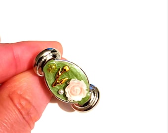 Romantic vintage design ring, maxi adjustable ring made of plated steel. Japanese resin, a flower, a rose, a pearl, and a floral design
