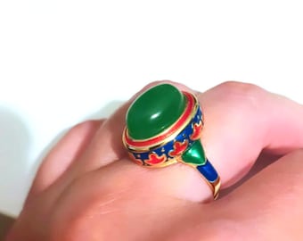 Anillo diseño Vintage  de cloisonne y gema Verde Esmeralda, anillo chapado en oro diseño étnico, Egipcio Esmaltado Maxi anillo Nuevo Modelo!