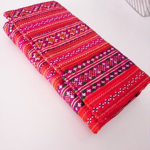 Cartera, monedero clutch artesanal con telas bordadas tribales Hmong de Tailandia  boho style
