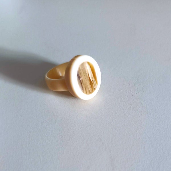 Vintage ring from the 70s tortoiseshell tone of Celluloid, Mod,