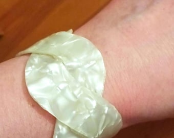 Spectacular natural tortoiseshell bracelet, real handmade mother of pearl, Art Deco design