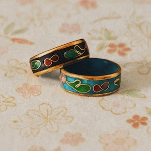 Set of 2 Cloisonné Rings. Vintage Enamel Stackable Bands. Floral Bohemian Style band Blue and Black Color, Free shipping Europe