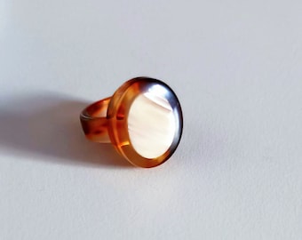 Vintage ring from the 70s tortoiseshell tone of Celluloid, Mod,