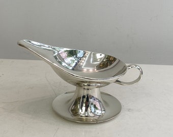 This silver-plated powdered sugar bowl, produced with brass materials, is in gold and silver colors.