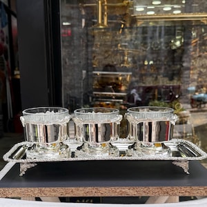 You can also use the presentation tray as a sugar bowl, jam bowl, snack bowl or even ice cream bowl.