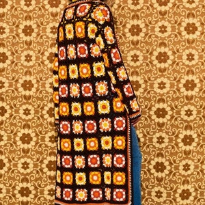 Carré grand-mère Toutes les couleurs disponibles Manteau cardigan maxi vintage en patchwork au crochet bohème rétro image 3