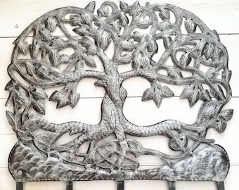 Große haitianische Stahltrommel gehämmerte Metallwandkunst. Gehämmerter Baum des Lebens Wandkunst und Haken. Diele. Garten Haitian Wandkunst.