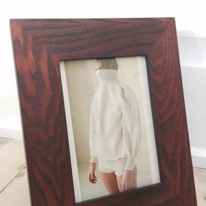 Vintage woodgrain Pottery Barn photo frame. Rich raised woodgrain texture photo frame. Pottery barn frame. 5 x 7" photo frame.