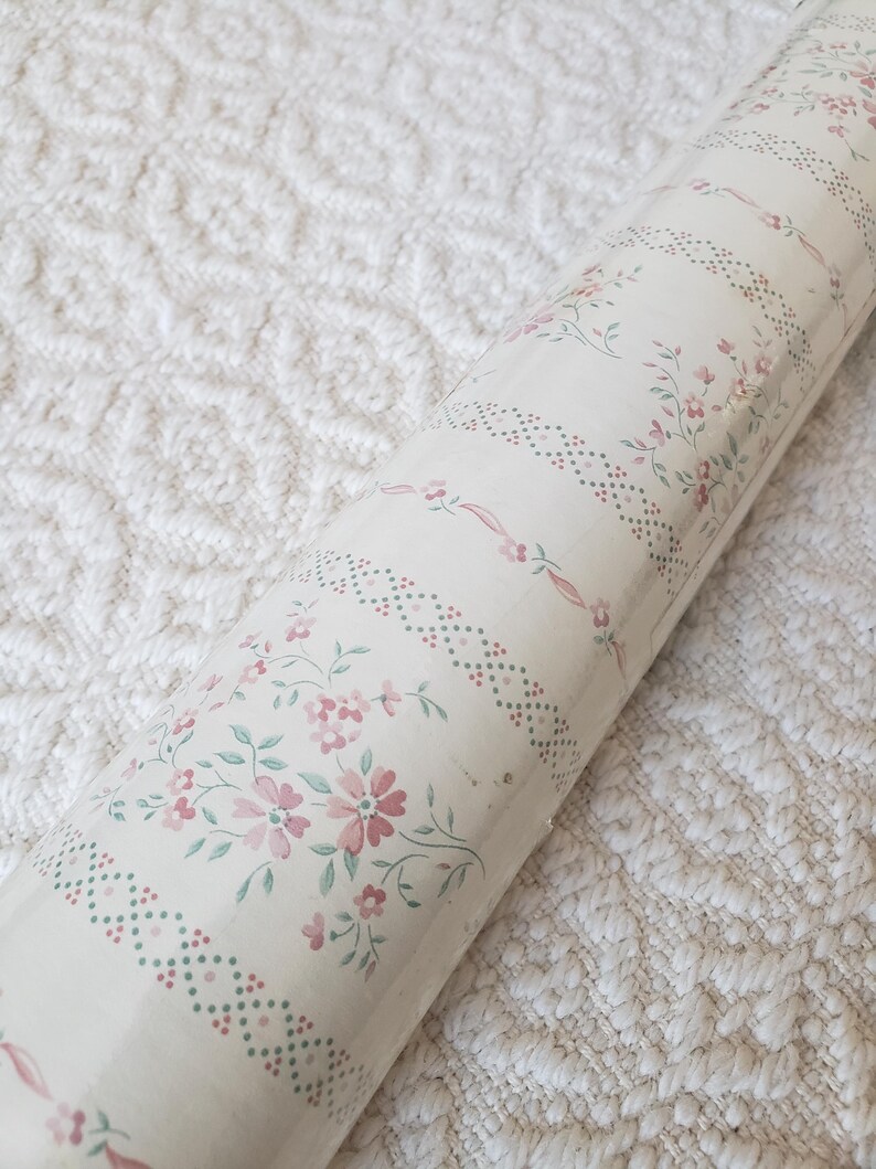 Vintage Full Roll 1990's Floral Wallpaper. New Vintage Delicate Floral ...