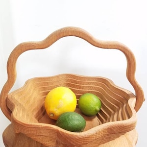 Großer weißer Eichen-Klappobstkorb aus Holz. Brotkorb aus Holz. Handgemachte Klappschale aus Holz. Vintage handgemachte Holzschale.