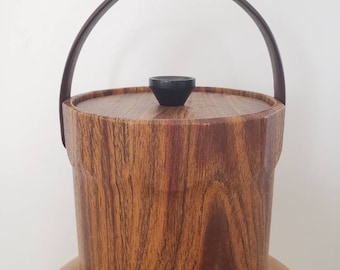 Large faux bois vintage ice bucket. Vintage 1970's ice bucket. Authentic 1970's barware. Vintage woodgrain ice bucket.
