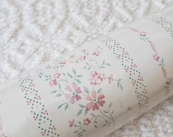 Pełna rolka tapety w kwiaty z lat 90. Nowa, delikatna tapeta w kwiaty w stylu vintage. Tapeta w kwiaty Decwall. Tapeta o powierzchni 55 stóp kwadratowych.