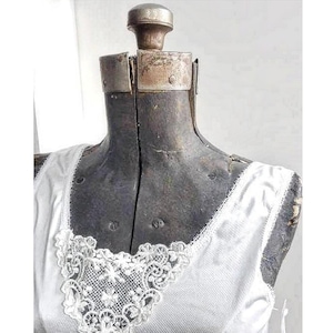 Vintage 1980&#39;s Ivory Patricia Lingerie slip. Long ivory slip dress. Vintage lace trimmed nightie. Vintage unworn ivory wedding lingerie.