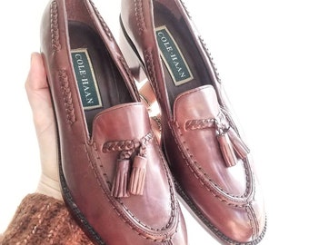 Cole Haan classic leather shoes. Pair of classic vintage leather designer loafers. Classic leather tassel shoes. Size 7 AA.