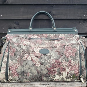 Extra large 1980&#39;s vintage Atlantic tapestry overnight bag. Large vintage carpet bag. Overnight tapestry bag with strap. Atlantic luggage.