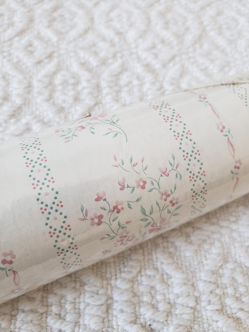 Vintage Full Roll 1990's Floral Wallpaper. New Vintage Delicate Floral ...