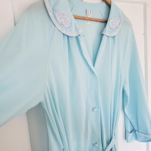 Vintage 1980&#39;s Daisyfresh maxi dressing gown. Vintage 1980&#39;s baby blue robe. Vintage 1980&#39;s Daisy fresh maxi robe.