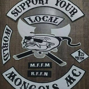 Puede incluir: Parches bordados de club de motociclistas en blanco y negro con las palabras "Support Your Local Mongols MC" y "1%er MFFM".