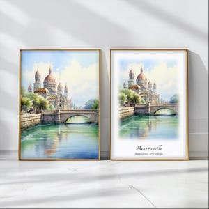 Puede incluir: Dos pinturas de acuarela enmarcadas de una ciudad con un puente sobre un río. La pintura de la izquierda muestra una vista detallada de la ciudad, mientras que la pintura de la derecha tiene una vista más simplificada e incluye el texto "Brazzaville, República del Congo".