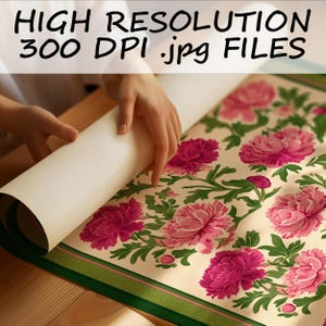 Puede incluir: Una persona desenrolla un papel con estampado floral con grandes peon&iacute;as rosas y hojas verdes. El papel tiene un fondo crema y un borde verde. El texto en la parte superior dice "HIGH RESOLUTION 300 DPI .jpg FILES."