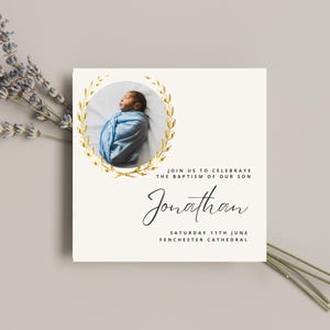 Eleganter Goldkranz und Fotokarte Taufe Einladungsvorlage | Printable Einladung Taufe | Taufeinladung Modern