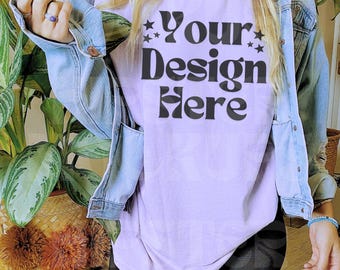 Cores confortáveis C1717 Mockup | Mockup de camiseta grande Orquídea | Mockup de modelo de camisa estética | Mockup moderno | Mockup hippie | Mockup boho