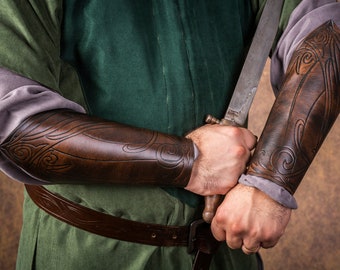 Handgemaakte leren elfenbeugel: middeleeuws LARP-kostuum