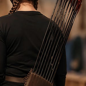 Horseback Archery Quiver – Handmade Veg‑Tanned Leather Tirkes Back Quiver for Mounted Archers