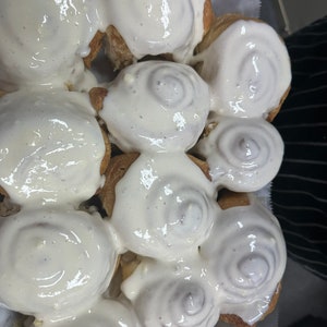 Gourmet Cinnamon Roll With Cream Cheese Icing