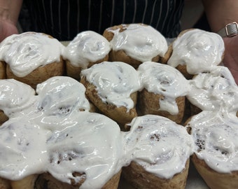 Gourmet Sugar-Free Cinnamon Roll With Sugar-Free Cream Cheese Icing