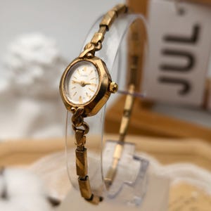 Orologio meccanico vintage Zodiac da donna color oro, anni '60, cassa ovale da 16,6 mm